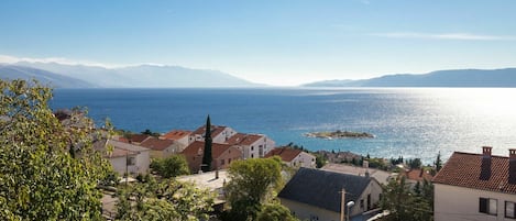 Sky, Property, Real Estate, Mountain, Town, House, Home, Cloud, Sea, Vacation