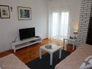 Tabelle, Möbel, Couch, Bilderrahmen, Fenster, Komfort, Holz, Gebäude, Wohnzimmer, Interior Design