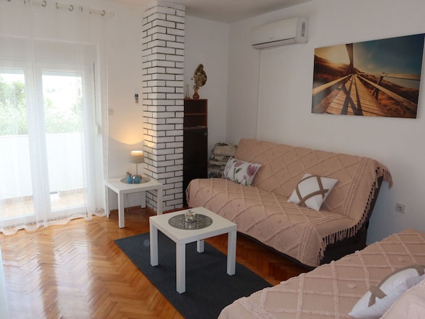 Tabelle, Möbel, Eigentum, Couch, Bilderrahmen, Holz, Komfort, Interior Design, Flooring, Die Architektur