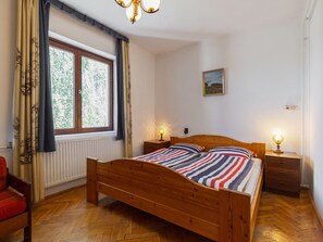 Bett, Schlafzimmer, Bedding, Interior Design, Möbel, Bettdecke, Holz, Zimmer, Fussboden, Flooring