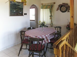 Table, Furniture, Picture Frame, Plant, Chair, Building, Flower, Interior Design, Wood, Decoration