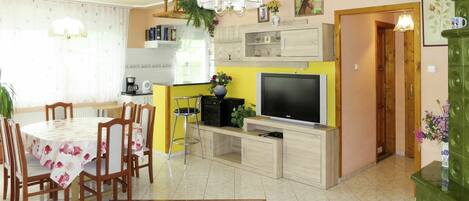 Property, Room, Building, Furniture, Interior Design, Floor, House, Kitchen, Real Estate, Cabinetry