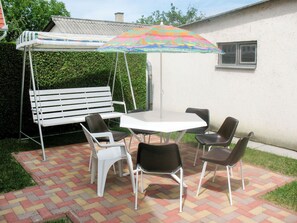 Eigentum, Terrasse, Möbel, Tabelle, Haus, Schatten, Tisch Im Freien, Überdachung, Hinterhof, Garten