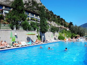Water, Building, Sky, Swimming Pool, Azure, Tree, Plant, Outdoor Recreation, Coastal And Oceanic Landforms, Mountain