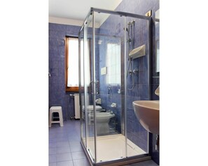 Salle De Bains, Porte De Douche, Pièce, Propriété, Porte, Luminaire Plomberie, Douche, Verre, Design Intérieur, Architecture