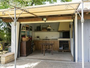 Eigentum, Pflanze, Schatten, Holz, Gebäude, Blumentopf, Tabelle, Baum, Gartenmöbel, Tisch Im Freien
