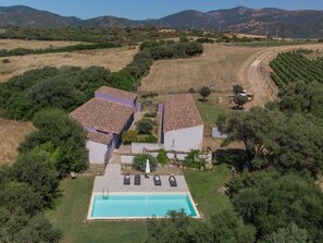 Propriété, Plante, Fenêtre, Bâtiment, La Nature, Ciel, L'Eau, Lot Terre, Arbre, Piscine