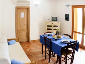 Zimmer, Eigentum, Möbel, Gebäude, Interior Design, Fussboden, Esszimmer, Tabelle, Haus, Grundeigentum
