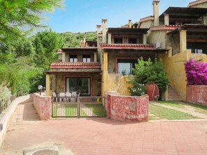 Property, House, Building, Home, Real Estate, Residential Area, Estate, Architecture, Hacienda, Tree