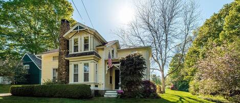 Tophet Road 3-BR + Den with Trundle , Most Coveted Farm Walking Neighborhood