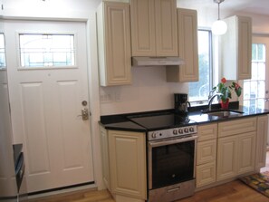 Beautiful brand new kitchen 