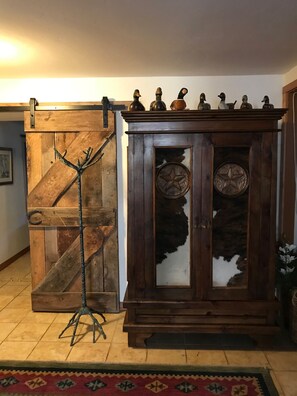 Hang your coats on the metal rack. 