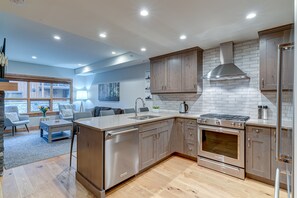 Spacious Kitchen - Fully Stocked!