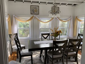 Dining room - Seats 6