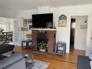 Living Room - View 1 (Fireplace cannot be used)