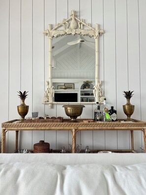 ARALIA COTTAGE LIVING ROOM 