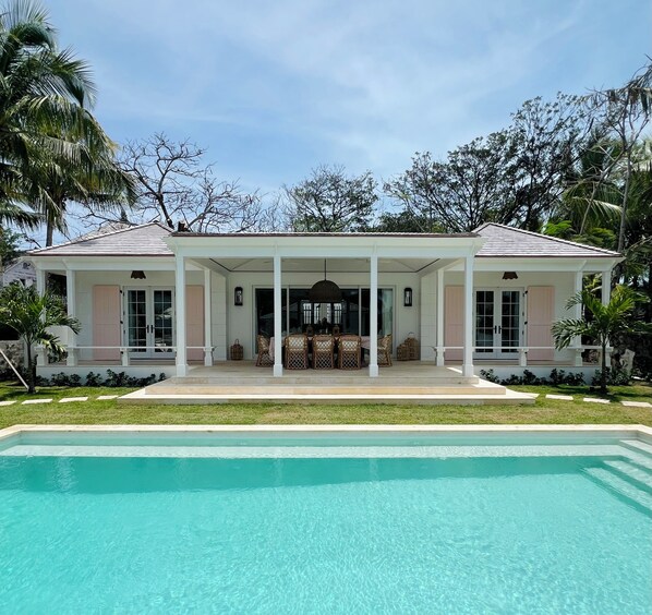 ARALIA NEW COTTAGE AND POOL 