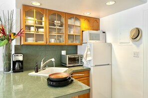 [EQUIPPED KITCHEN] Plugin STOVETOP, toaster OVEN, fridge, microwave, coffeemaker