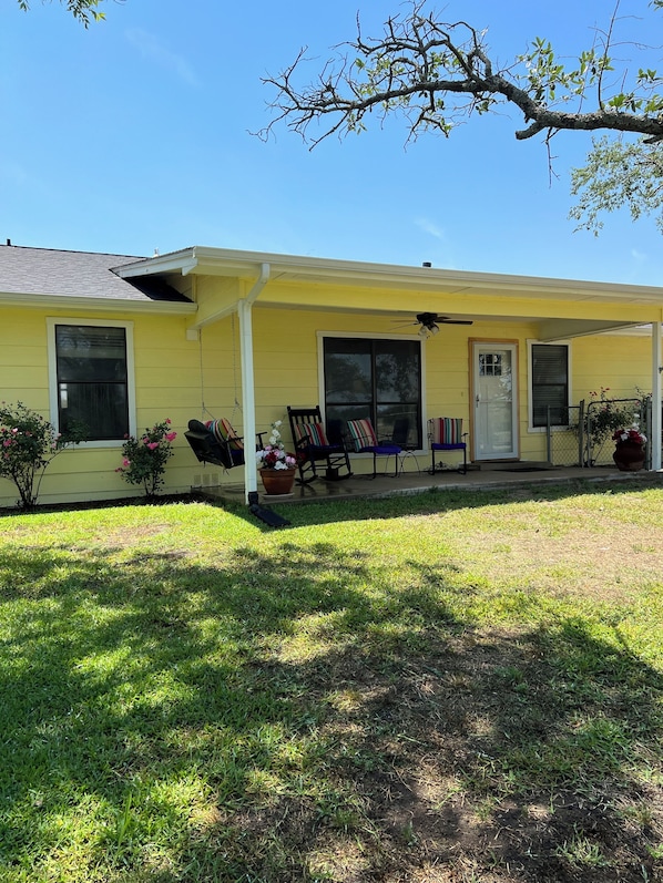Front entrance with fenced yard
