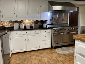 Kitchen W/Viking Stove