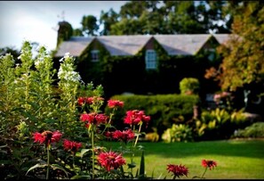 The Mansion & Rockery Gardens