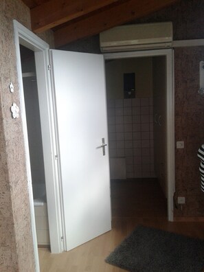 Unclassified image, 5 of 13, button