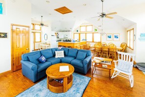 3rd Floor - Den Area