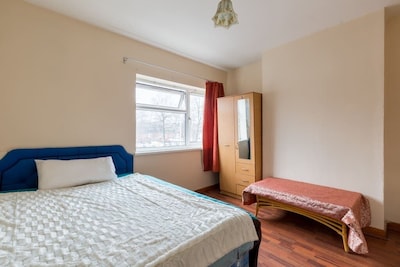 3 bed apartment near university