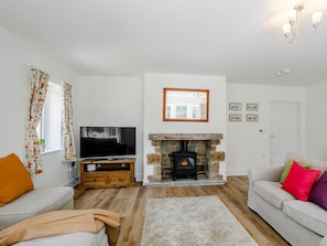 Wonderfully bright living room | Cunliffe Cottage, Hathersage