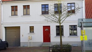 External view of the building. Picture 3