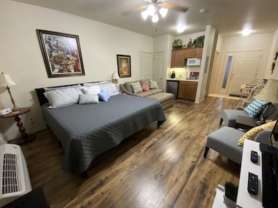 Newly renovated condo located 1 mile from Silver Dollar City.