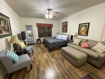 Newly renovated condo located 1 mile from Silver Dollar City.