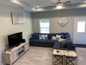 Living room w sectional sofa and 4K tv 