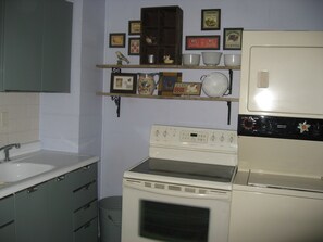 Kitchen with stacked washer/dryer