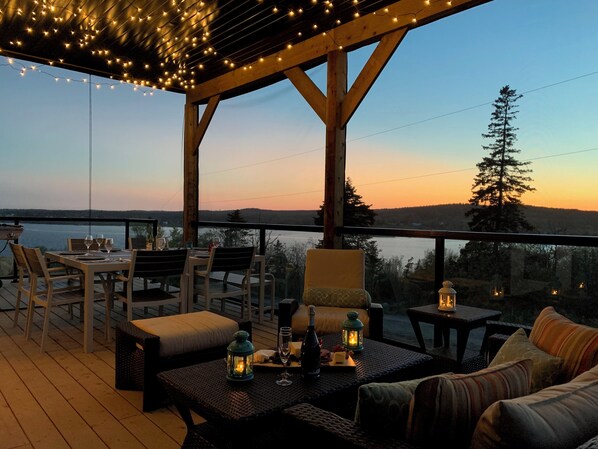 Screened Porch with Seating
