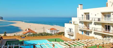 Sky, Water, Building, Azure, Window, Wood, Seaside Resort, House, Urban Design, Leisure