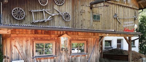 Plante, Propriété, Fenêtre, Bâtiment, Ciel, Bois, Porte, Maison, Chalet, Siding