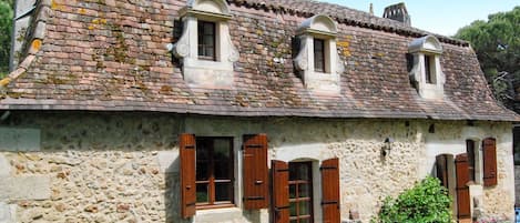 Pflanze, Gebäude, Fenster, Eigentum, Haus, Holz, Himmel, Baum, Tür, Grundstueck