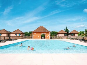 L'Eau, Ciel, Nuage, Propriété, Piscine, Plante, Bleu, Bleu Azur, Bâtiment, Mobilier De Jardin