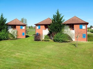 Ciel, Plante, Bâtiment, Arbre, Paysage Naturel, Maison, Lot Terre, Immobilier, Herbe, Chalet