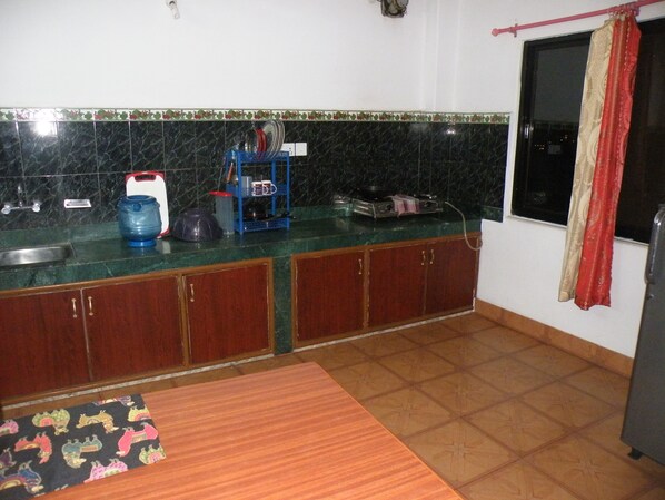 kitchen with available utilities and dinning table.