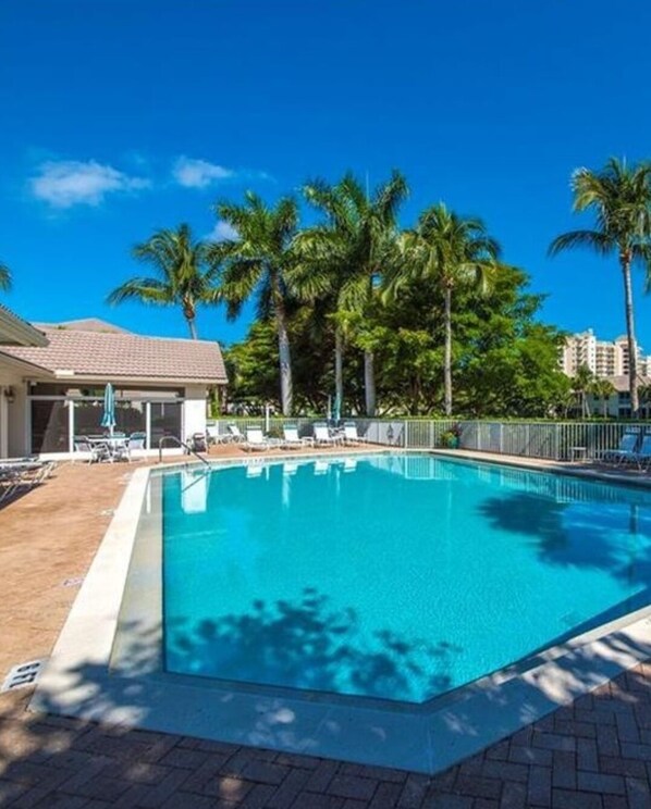 Pool and entertainment house, hot tub, exercise room