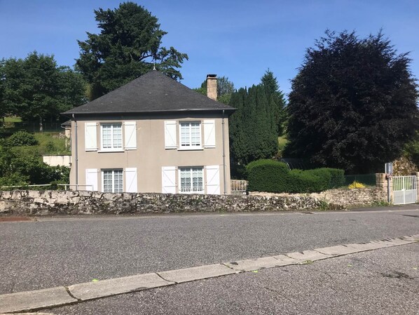 maison vue de la place