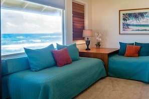 Beach front view from twin bedroom - Beach front view from twin bedroom Hanalei Colony Resort F3