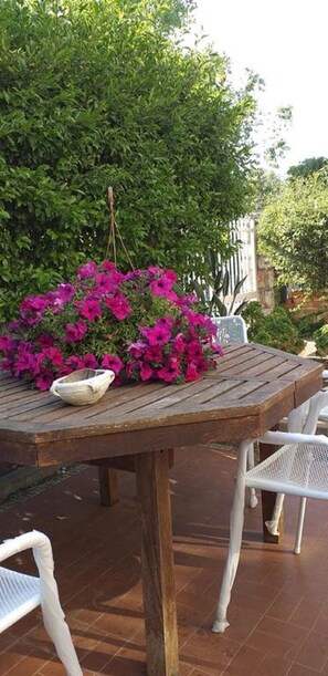 Outdoor dining