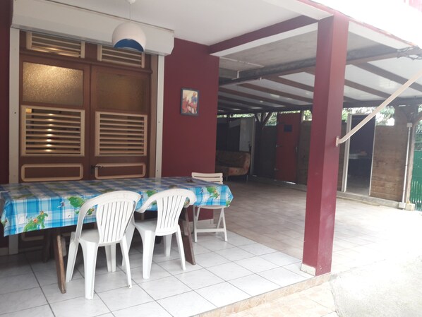 Outdoor dining