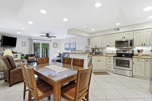 Dining area seats 6