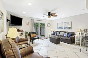 Spacious Living Room with Roku TV & Cable