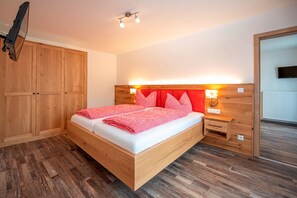 Ferienwohnung für 1-2 Personen, separates Schlafzimmer, Dusche/WC, Balkon, 40 qm-Schlafzimmer