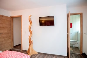 Ferienwohnung für 1-2 Personen, separates Schlafzimmer, Dusche/WC, Balkon, 40 qm-Schlafzimmer